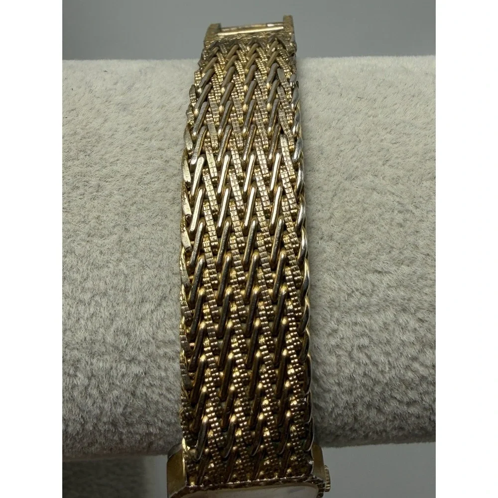 Croton‎ Vintage Ladies Watch Swiss Made New Battery 18MM 5.75